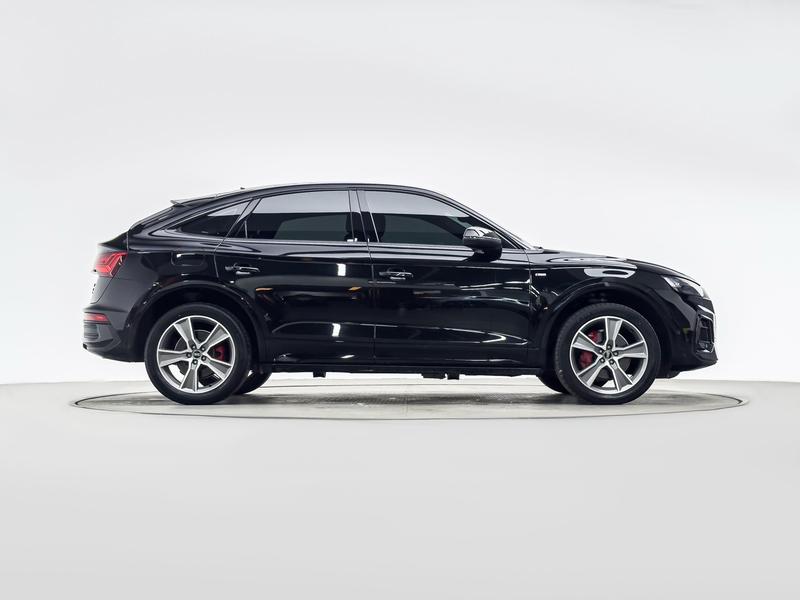 Audi Q5L Sportback, 2022 — фото 8 из 12