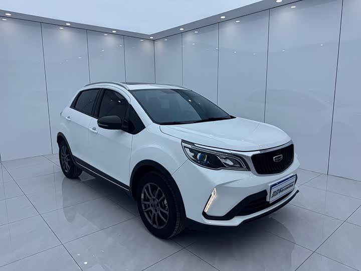 Geely Vision X3, 2022 — фото 3 из 9