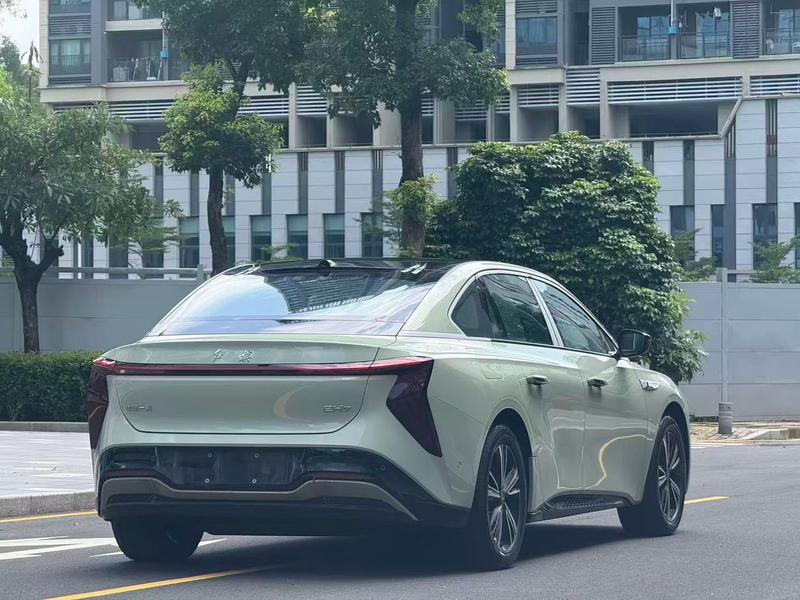 Hongqi EH7, 2026 — фото 6 из 11