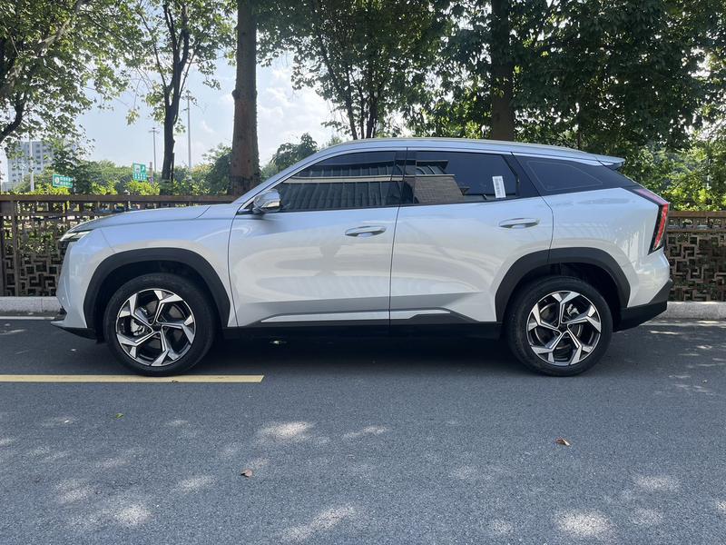 Geely Atlas L, 2024 — фото 3 из 11