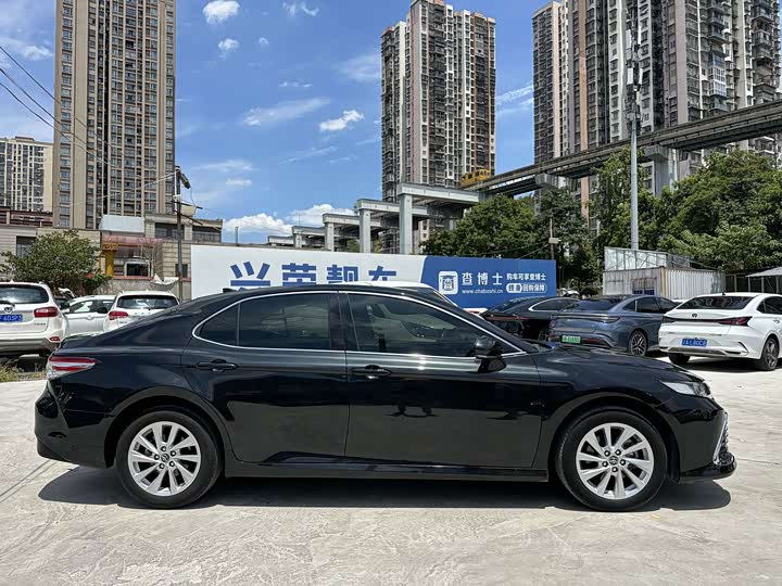 Toyota Camry, 2023 — фото 7 из 9