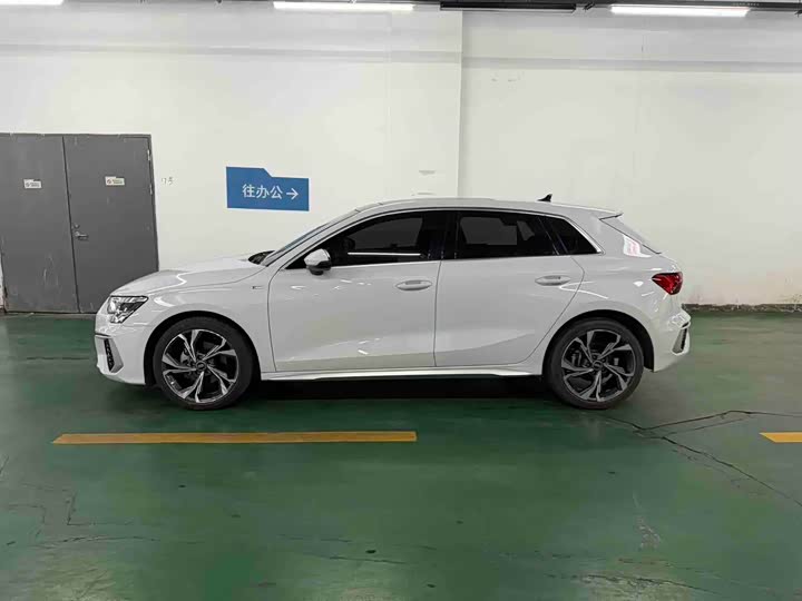 Audi A3, 2023 — фото 3 из 9