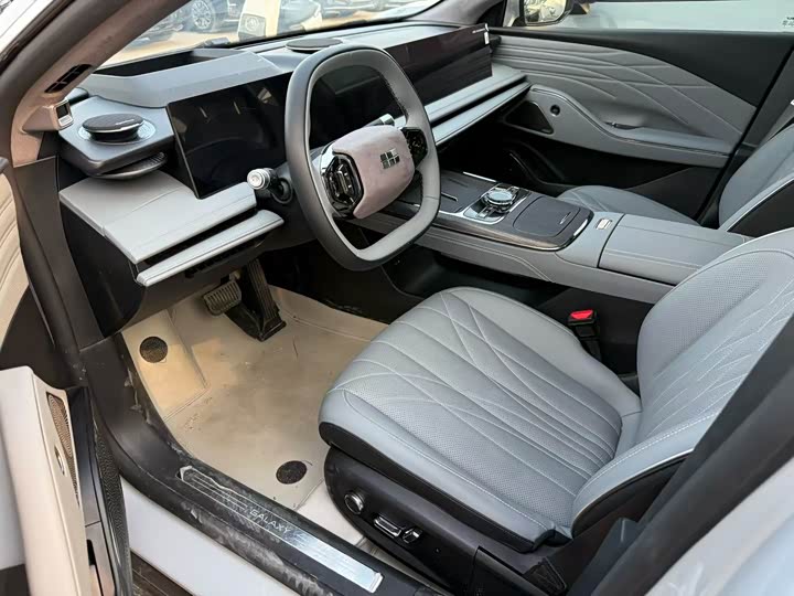 Geely Galaxy E8, 2024 — фото 4 из 9