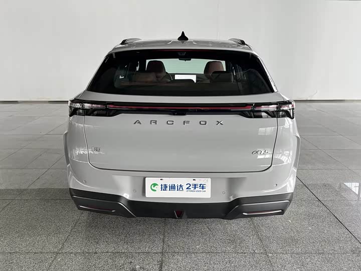 BAIC Arcfox Alpha T5, 2025 — фото 3 из 9