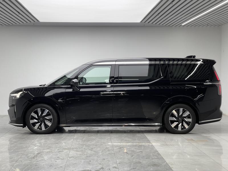 Volvo EM90, 2024 — фото 4 из 12