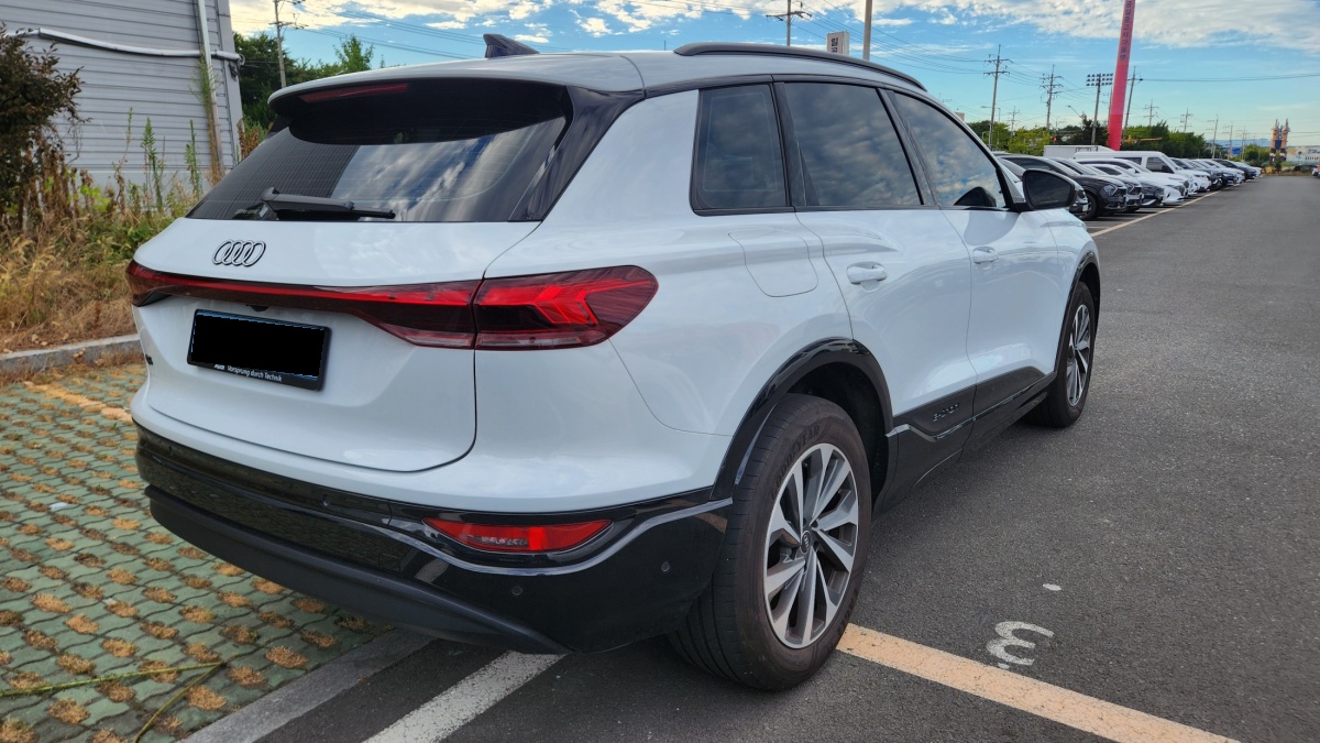 Audi Q6 e-tron, 2025 — фото 4 из 12