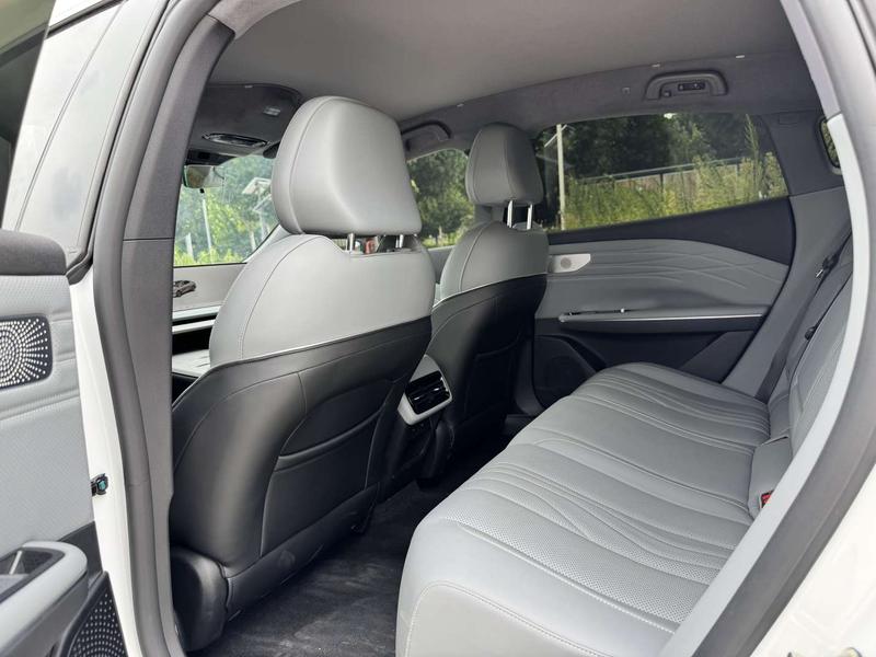 Geely Galaxy E8, 2024 — фото 8 из 9