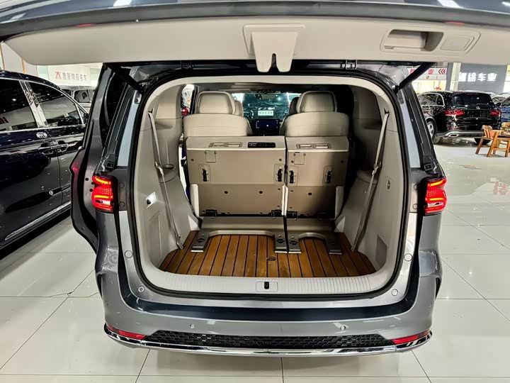 Roewe iMax 8, 2023 — фото 7 из 9