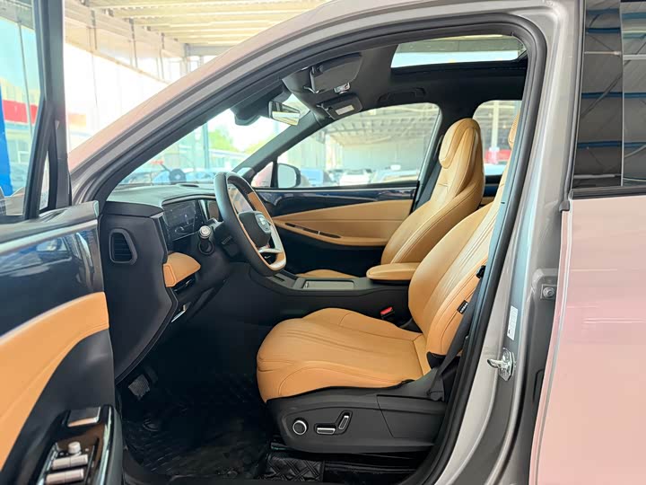 Geely Galaxy L7, 2023 — фото 7 из 9