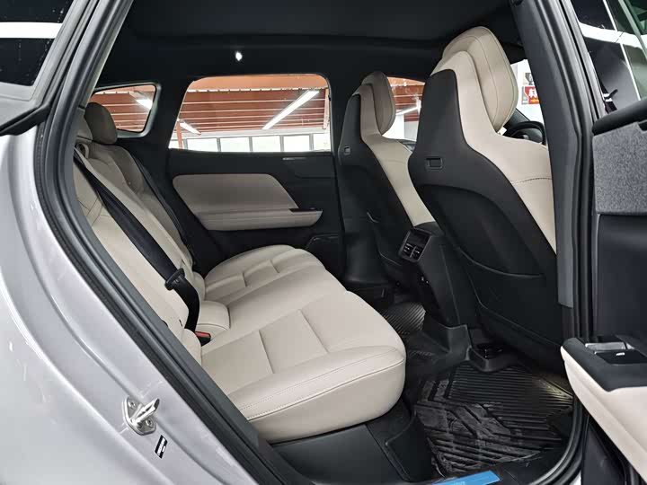 Volvo XC70 Hybrid, 2025 — фото 6 из 9