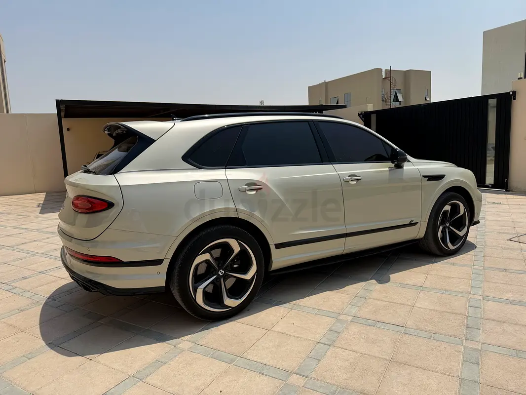 Bentley Bentayga, 2022 — фото 9 из 10