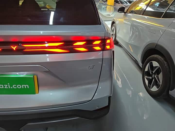 Geely Galaxy L7, 2024 — фото 8 из 9