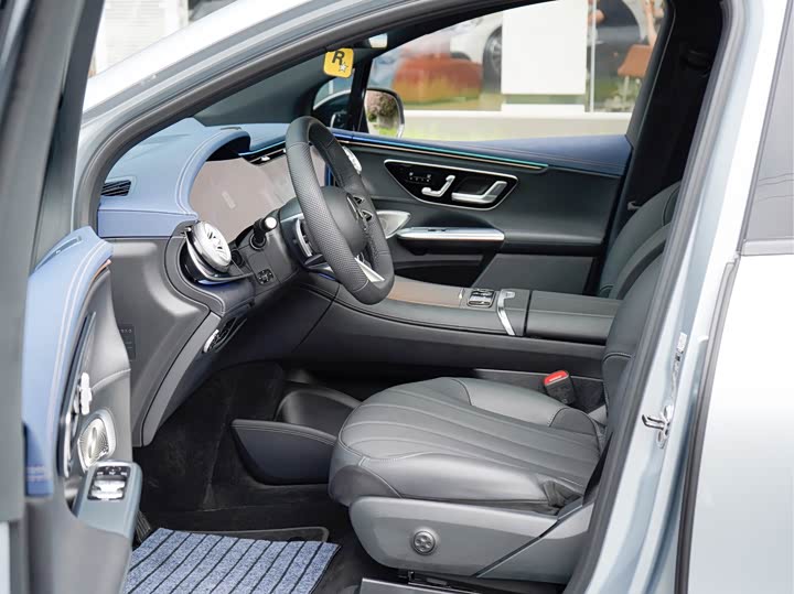 Mercedes-Benz EQE SUV, 2024 — фото 9 из 9