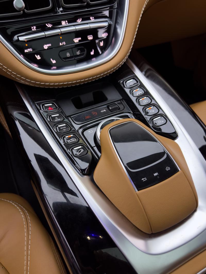 Aston Martin DBX, 2023 — фото 11 из 12
