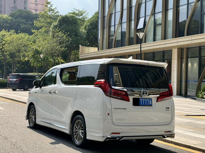 Toyota Alphard, 2022 — фото 4 из 12