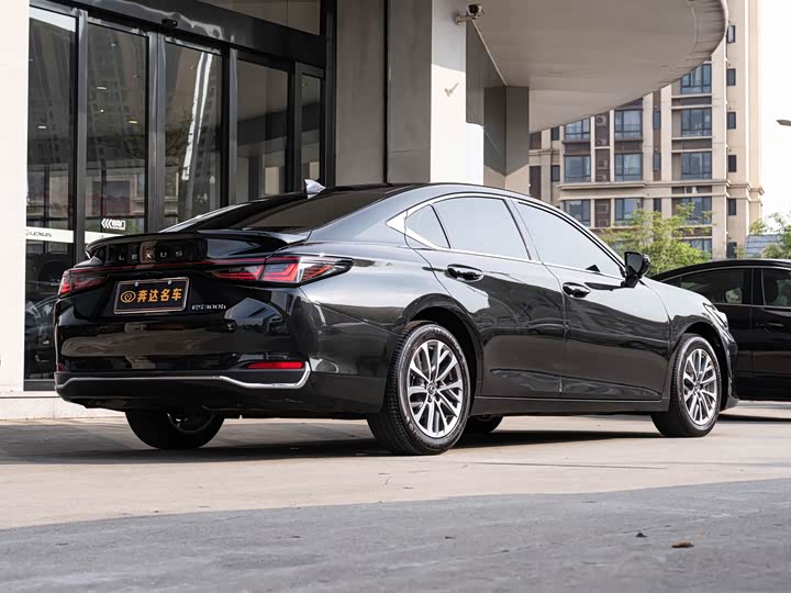 Lexus ES, 2024 — фото 3 из 9