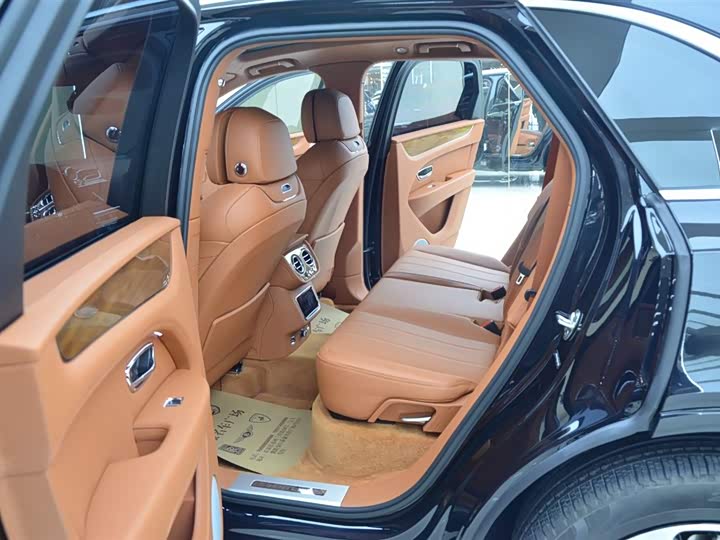 Bentley Bentayga, 2022 — фото 5 из 12