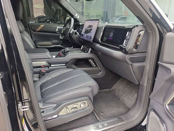BYD FangChengBao Leopard 8, 2024 — фото 8 из 9