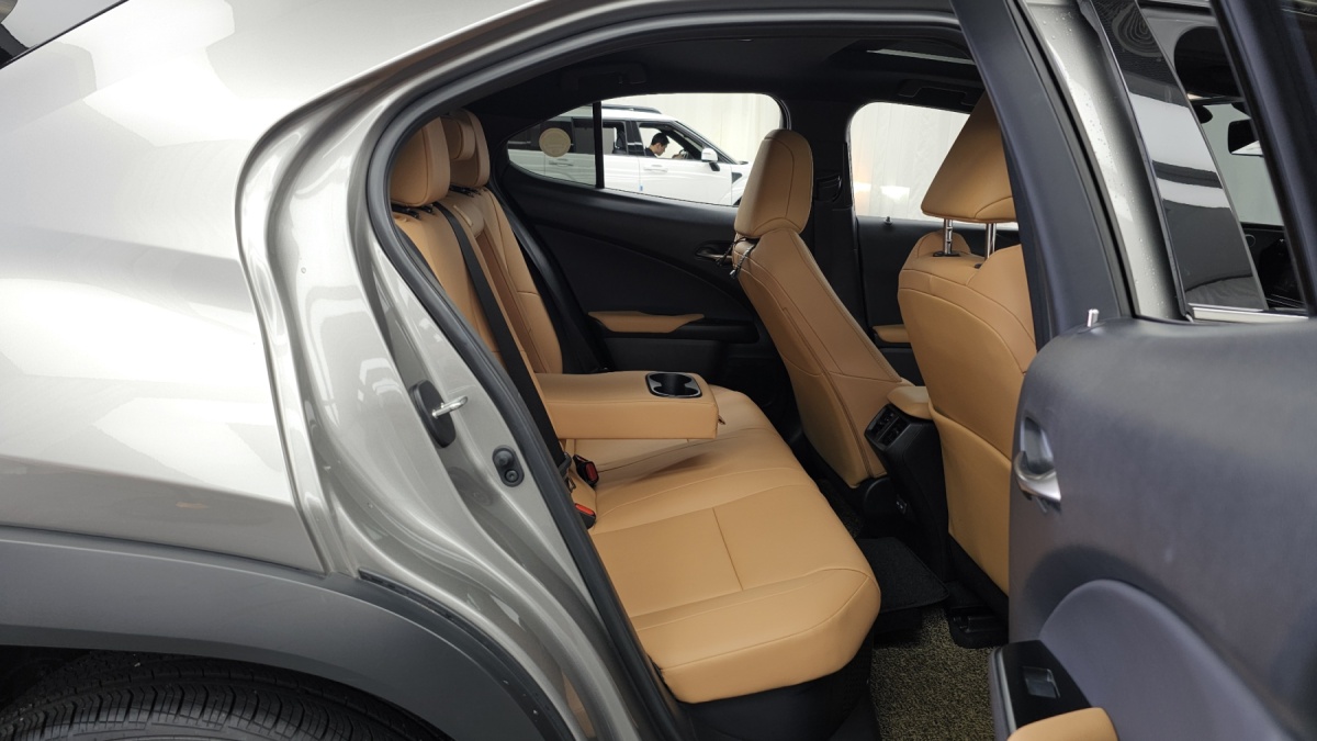 Lexus UX, 2022 — фото 11 из 12