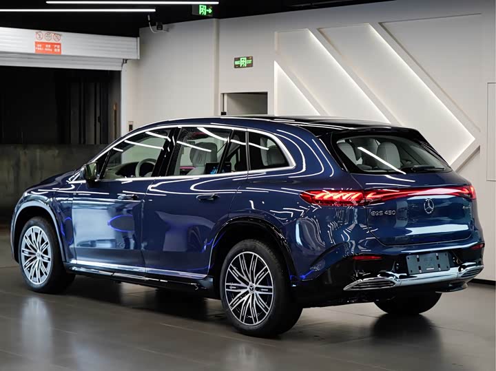 Mercedes-Benz EQS SUV, 2023 — фото 4 из 9