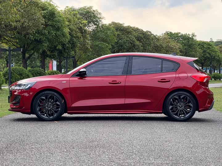 Ford Focus, 2022 — фото 5 из 9