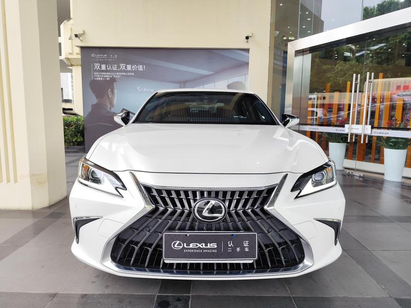 Lexus ES, 2023 — фото 2 из 11