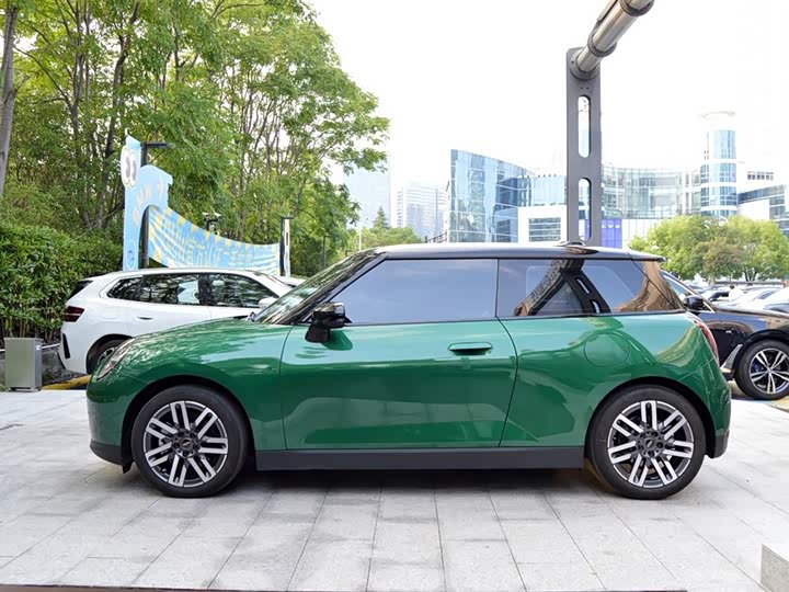 Mini Cooper, 2024 — фото 2 из 9