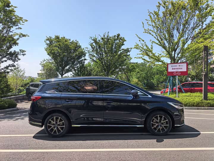 BYD Song Max Hybrid, 2022 — фото 4 из 9