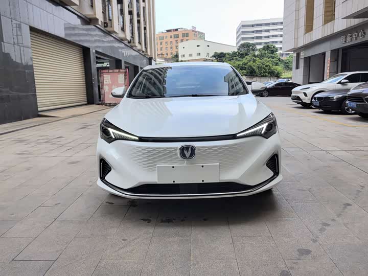 Changan Eado EV, 2026 — фото 8 из 9