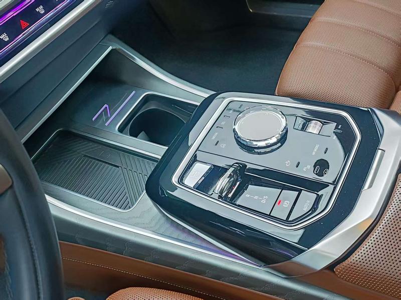BMW 7 Series, 2025 — фото 11 из 12