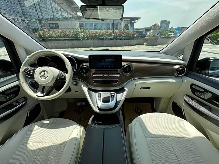 Mercedes-Benz V-Class, 2022 — фото 8 из 9
