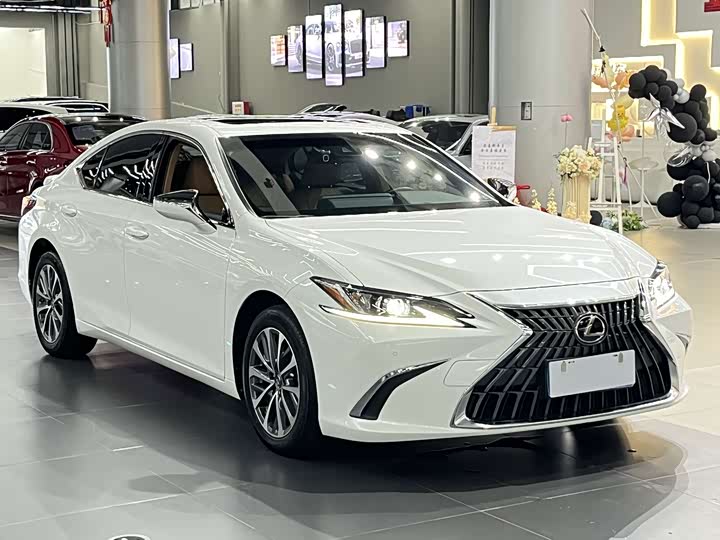 Lexus ES, 2023 — фото 3 из 9