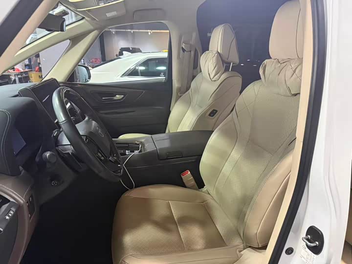 Toyota Alphard, 2024 — фото 4 из 7
