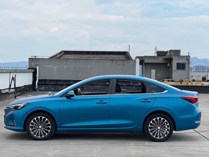 Changan Eado EV, 2022 — фото 5 из 9