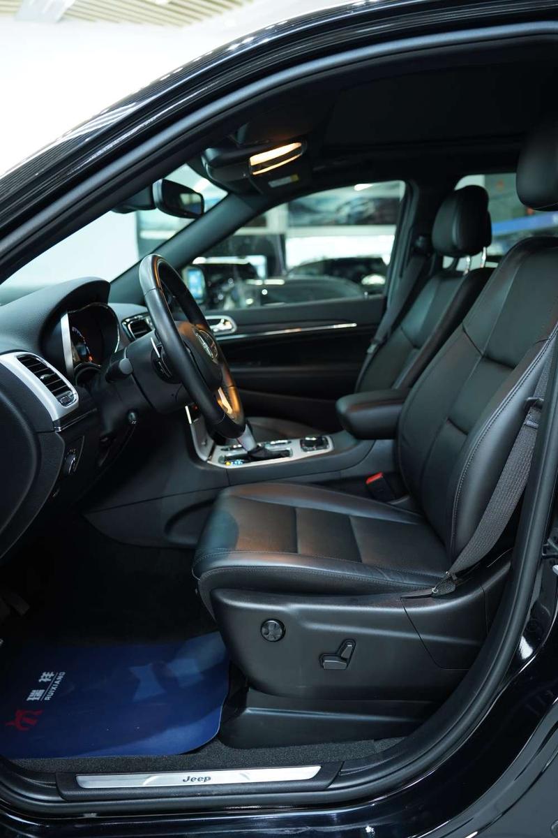 Jeep Grand Cherokee, 2022 — фото 10 из 12