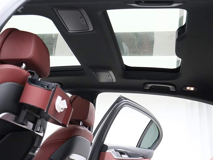 BMW 5 Series Hybrid, 2022 — фото 8 из 9