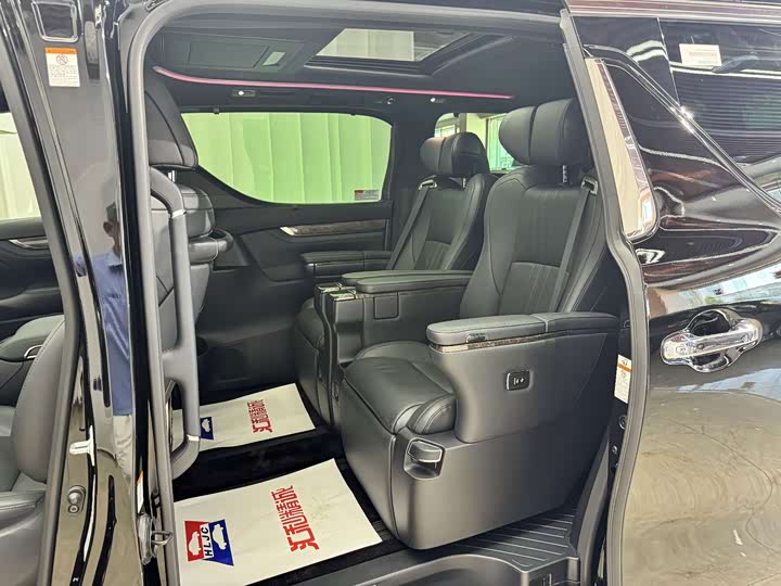 Toyota Alphard, 2021 — фото 8 из 9