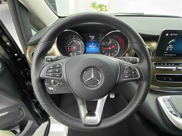 Mercedes-Benz V-Class, 2023 — фото 8 из 9