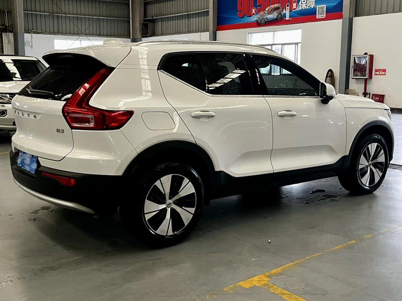 Volvo XC40, 2023 — фото 6 из 9