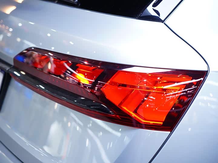 Audi SQ7, 2024 — фото 6 из 9
