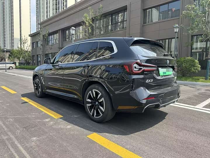 BMW iX3, 2023 — фото 6 из 9