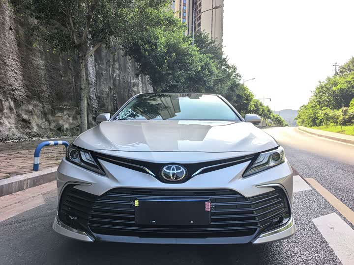 Toyota Camry, 2022 — фото 2 из 9