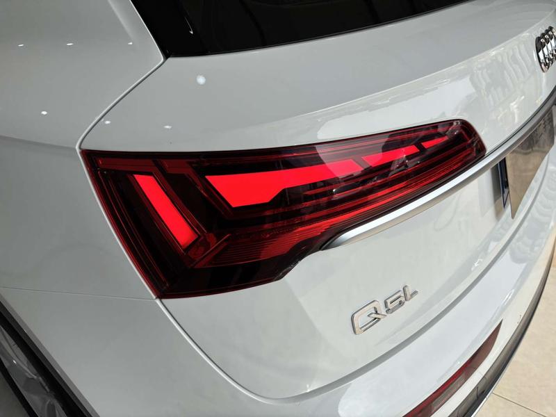 Audi Q5L, 2024 — фото 8 из 12