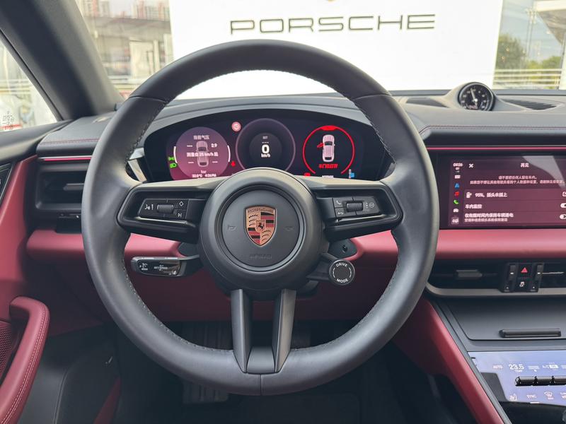 Porsche Macan EV, 2025 — фото 11 из 12