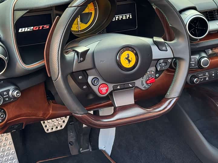 Ferrari 812, 2022 — фото 5 из 9
