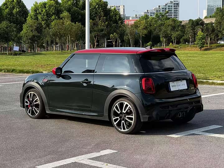 Mini Mini JCW, 2021 — фото 4 из 9