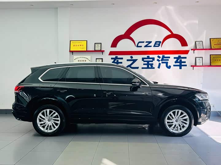 Volkswagen Touareg, 2023 — фото 8 из 9