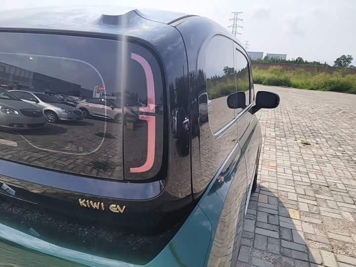 Baojun KiWi EV, 2022 — фото 8 из 9