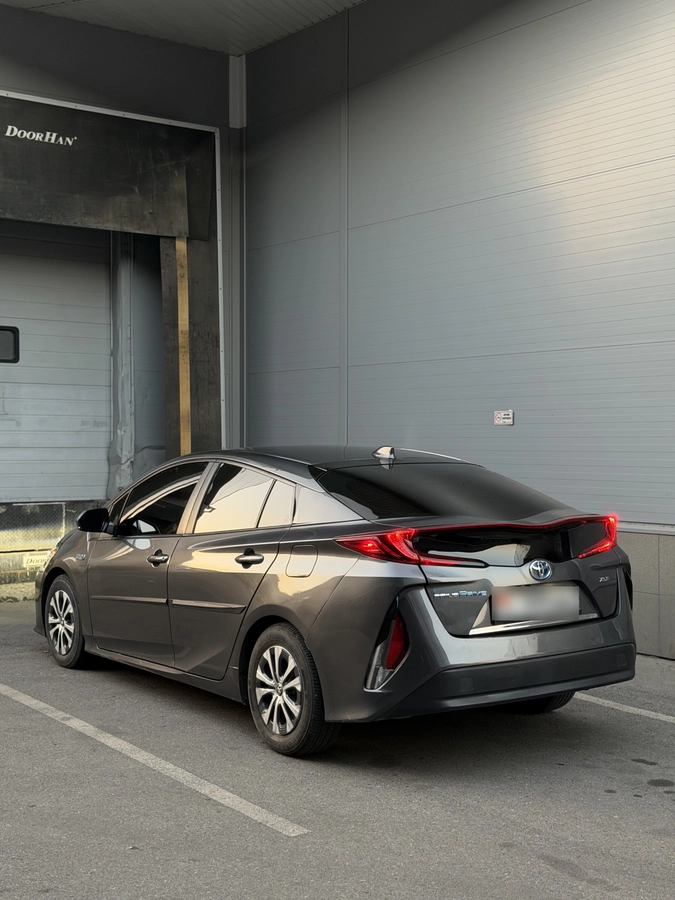 Toyota Prius, 2021 — фото 4 из 6