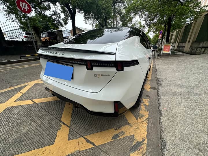 Lynk & Co 07 EM-P Hybrid, 2024 — фото 5 из 9